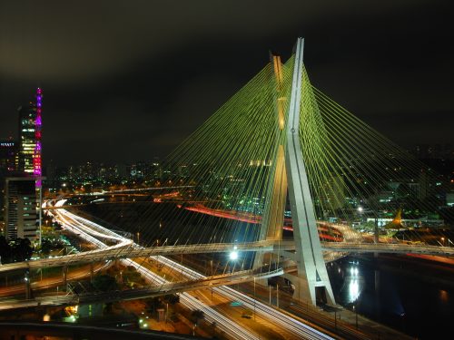 http://upload.wikimedia.org/wikipedia/commons/0/0e/Ponte_estaiada_Octavio_Frias_-_Sao_Paulo.jpg